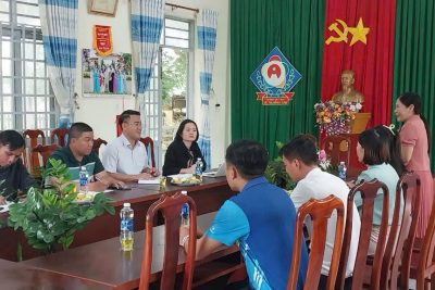 Đón đoàn kiểm tra giám sát tiền sử và tiêm chủng bù liều cho trẻ em mầm non và tiểu học.